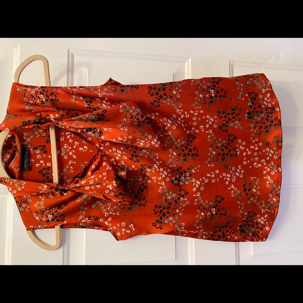 Red Floral-like Print Sleeveless Blouse